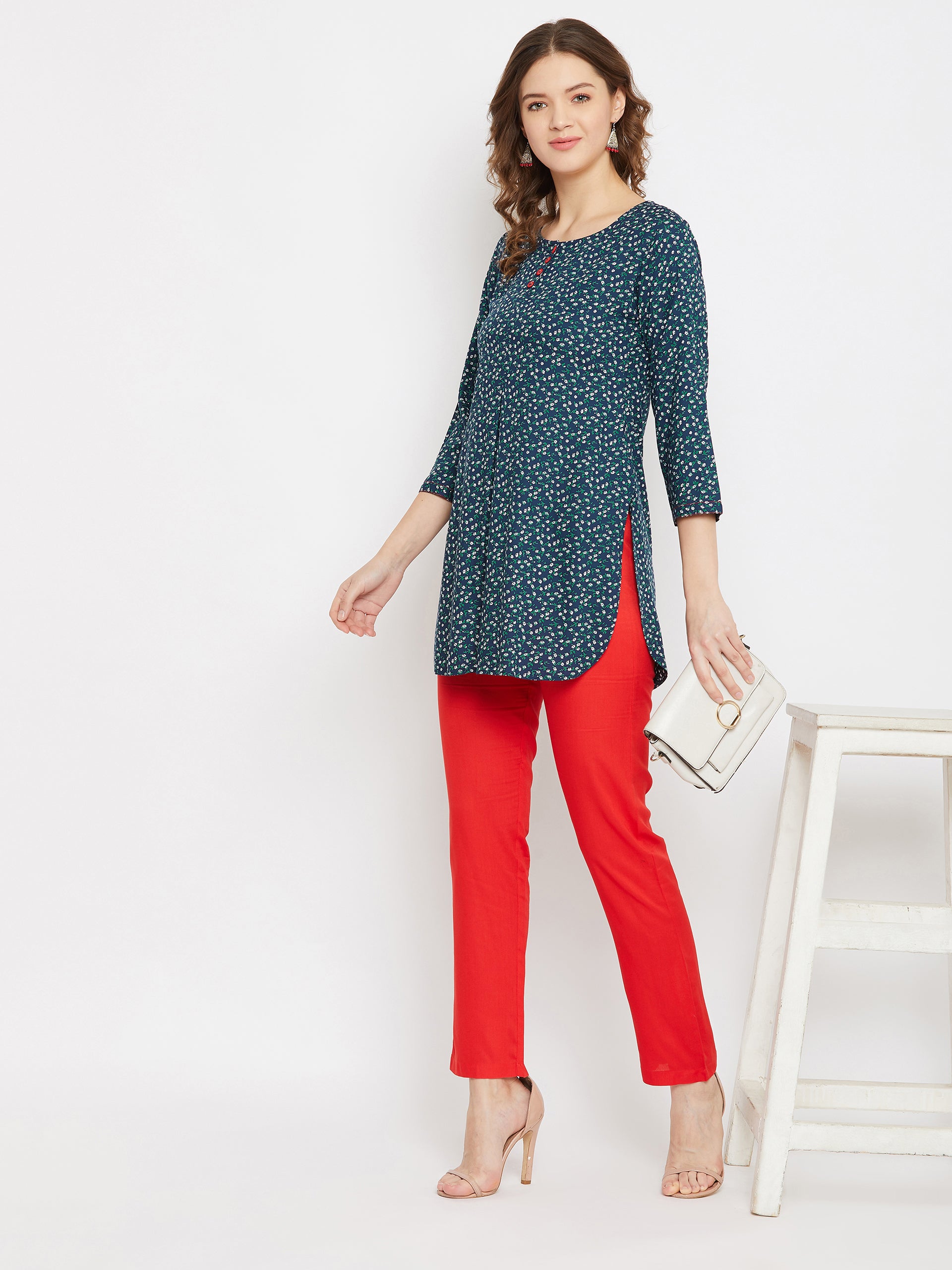 Women Navy Blue & Green Floral Printed Straight Kurti