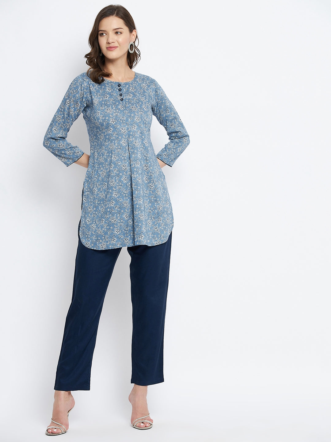 Women Rayon Blue & White Floral Printed Kurti