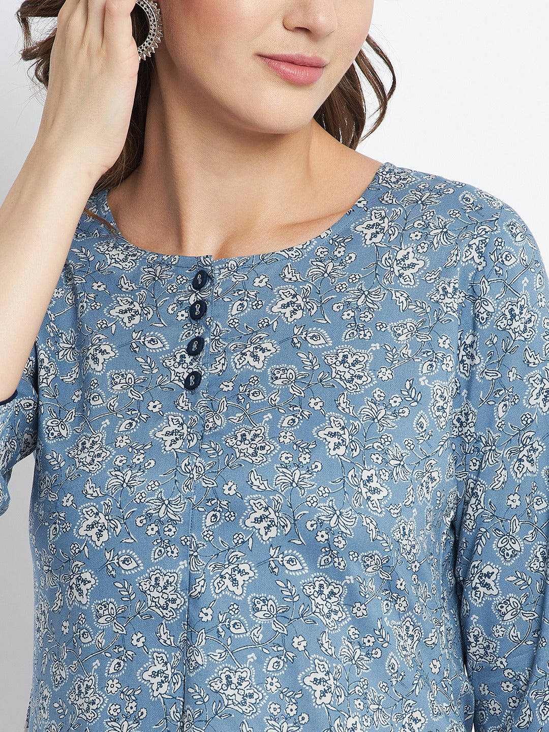 Women Rayon Blue & White Floral Printed Kurti