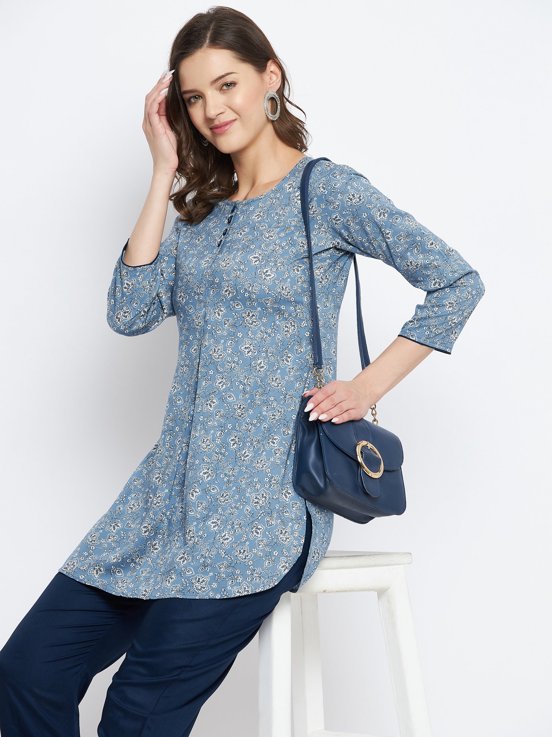Women Rayon Blue & White Floral Printed Kurti